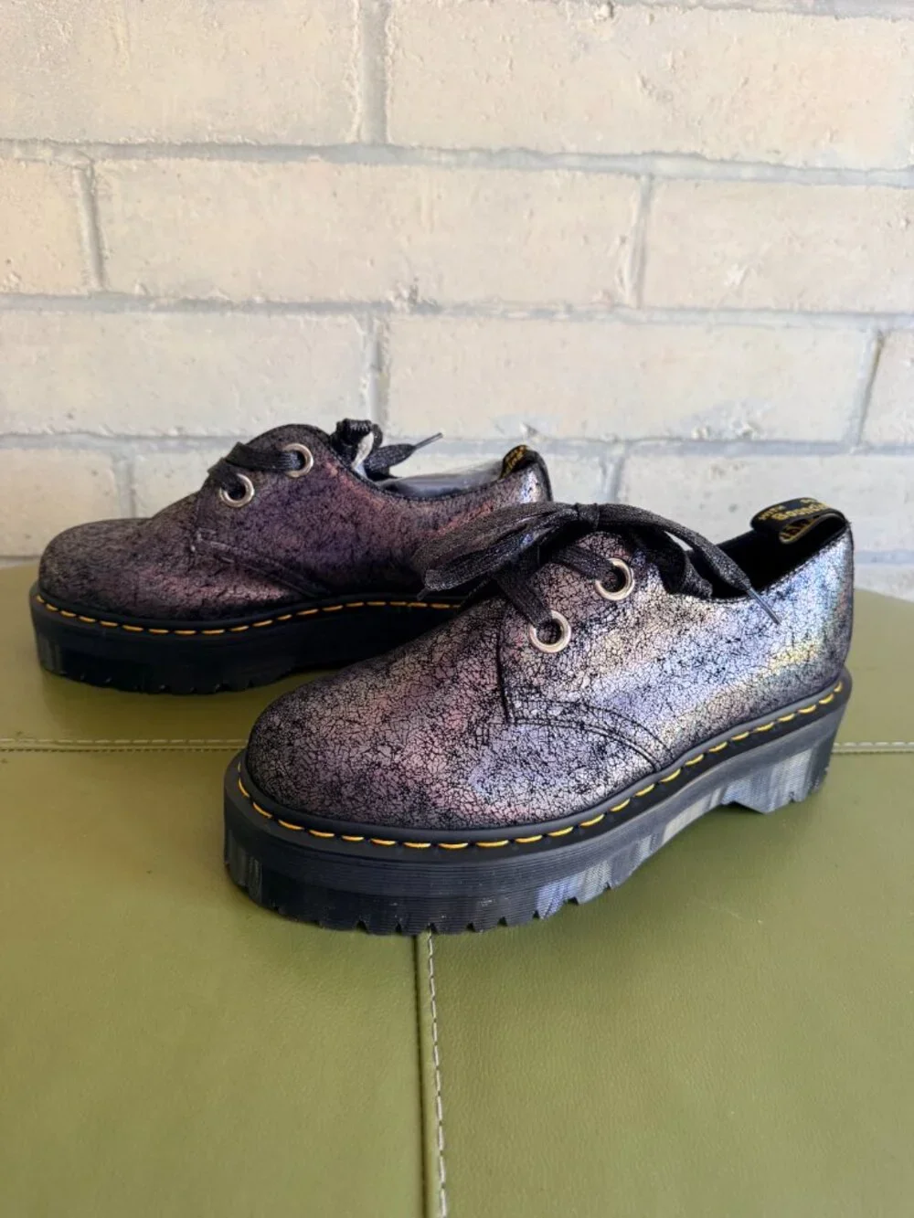 Dr. Martens Holly silver crackle size US W 11 / UK 9 NWT